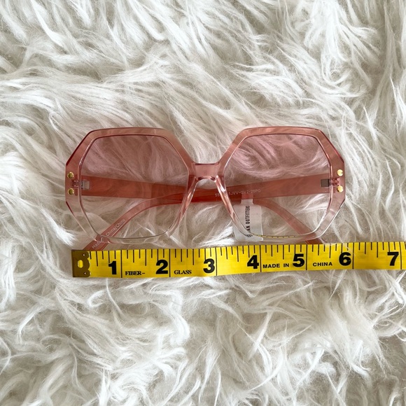 Back in stock soon! UO Willow Hexagon Sunglasses in Pink: Retro Reverie - Picture 11 of 14